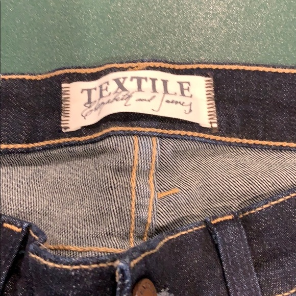 Textile by Elizabeth and James jeans - Picture 3 of 4